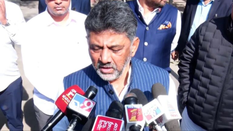 dk shivakumar meets sonia