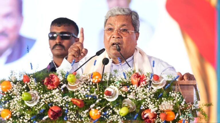 cm siddaramaiah celebrates